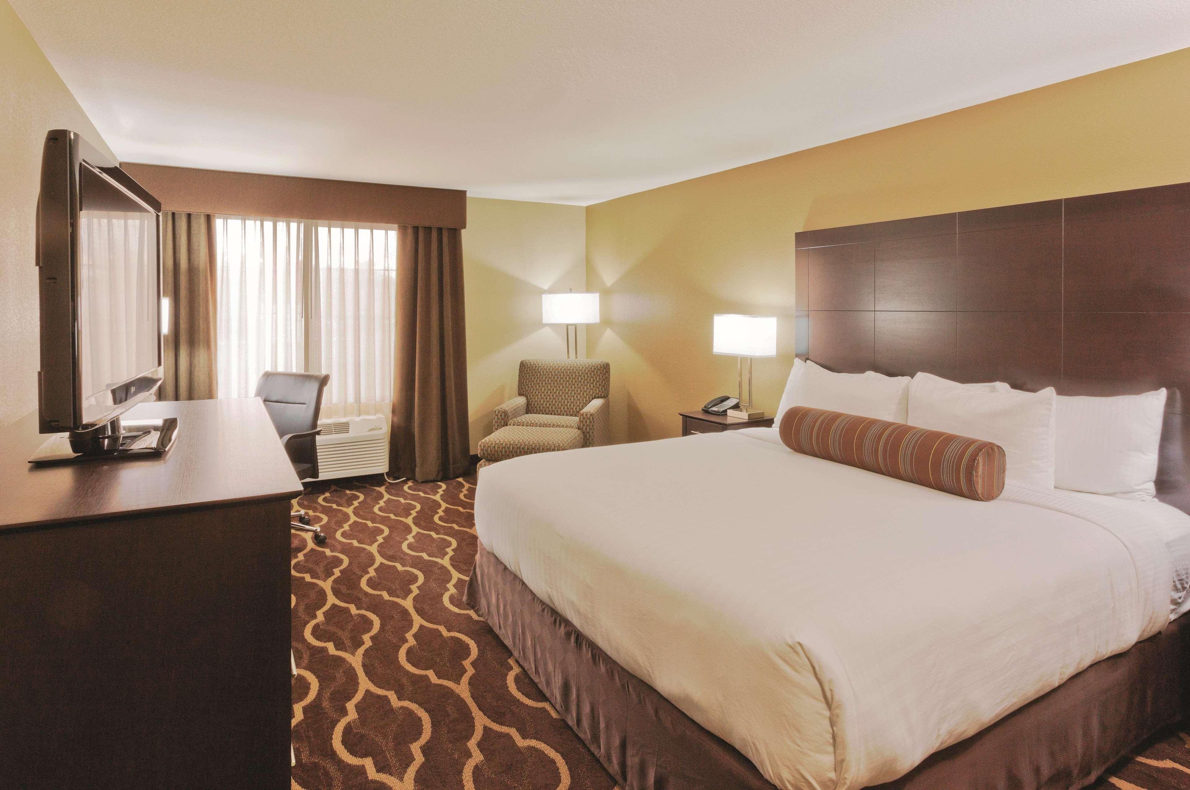 La Quinta Inn & Suites By Wyndham Lv Tropicana Stadium Las Vegas Extérieur photo