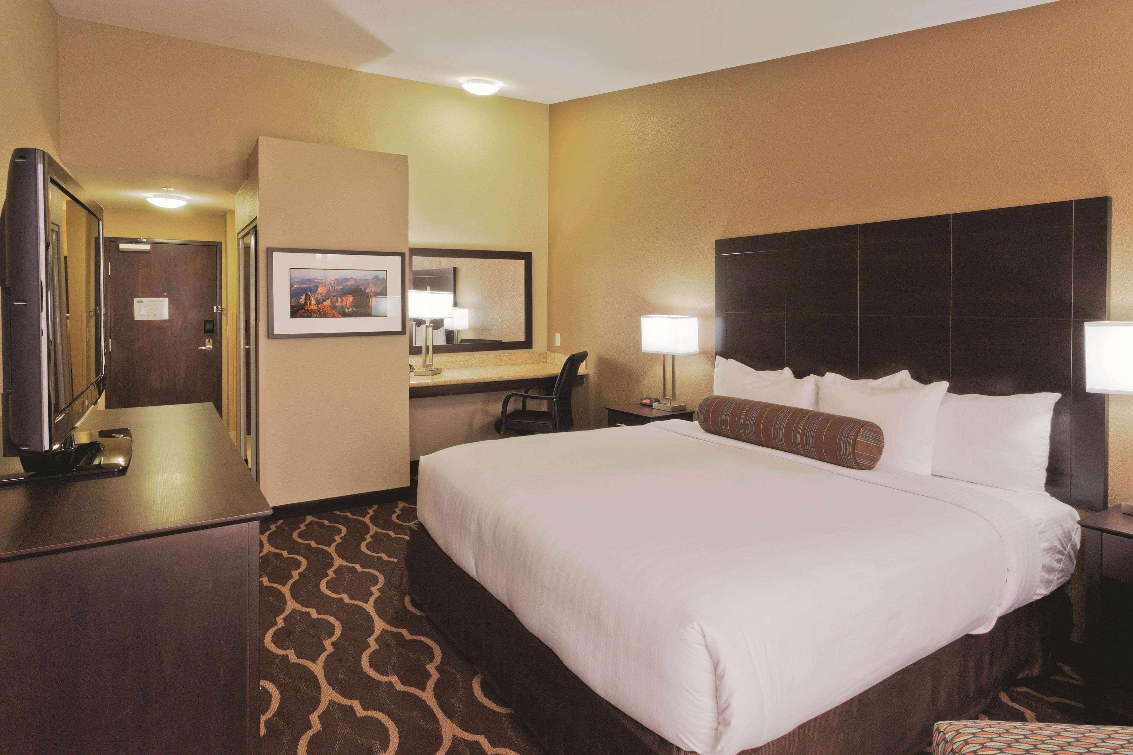 La Quinta Inn & Suites By Wyndham Lv Tropicana Stadium Las Vegas Extérieur photo