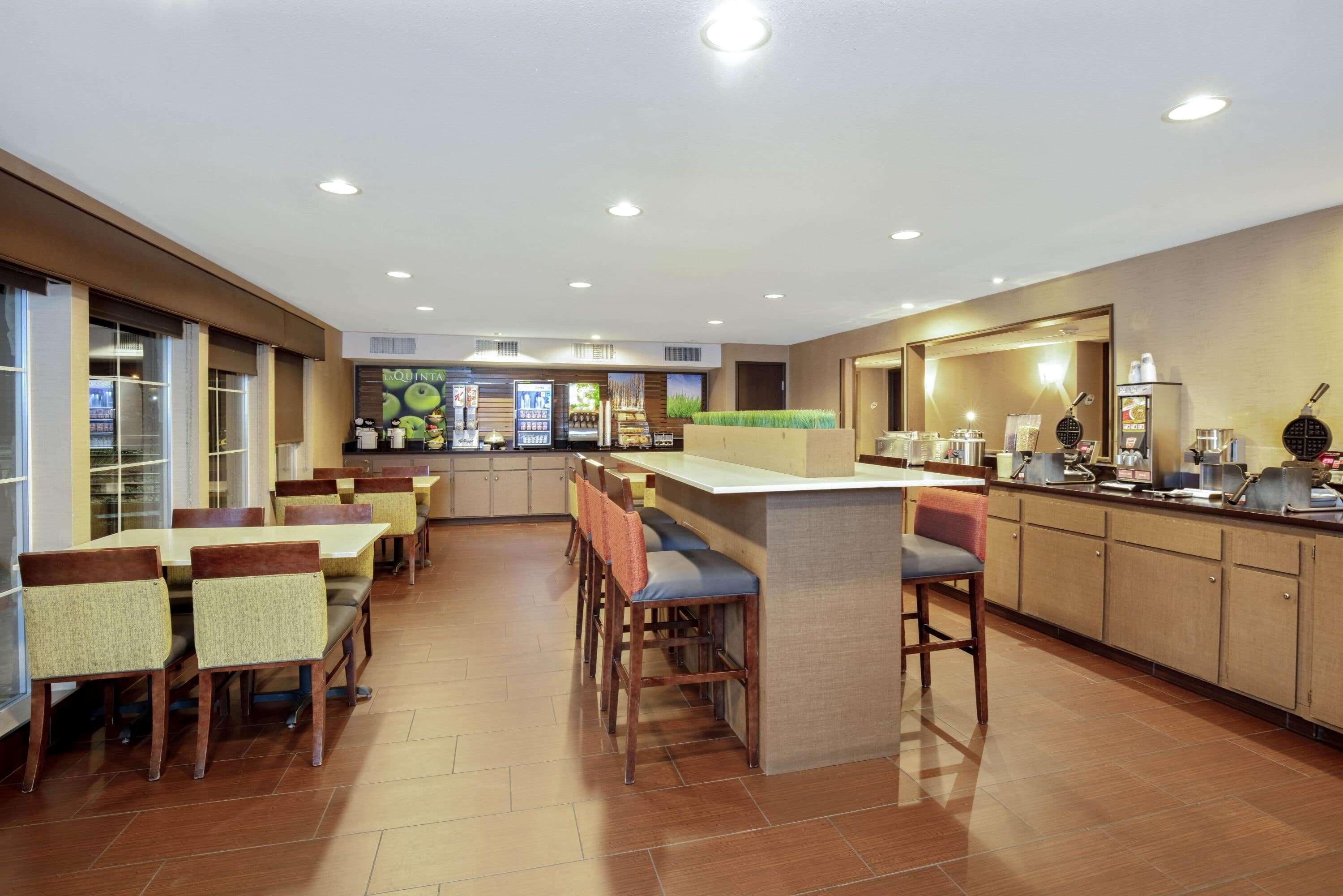 La Quinta Inn & Suites By Wyndham Lv Tropicana Stadium Las Vegas Extérieur photo