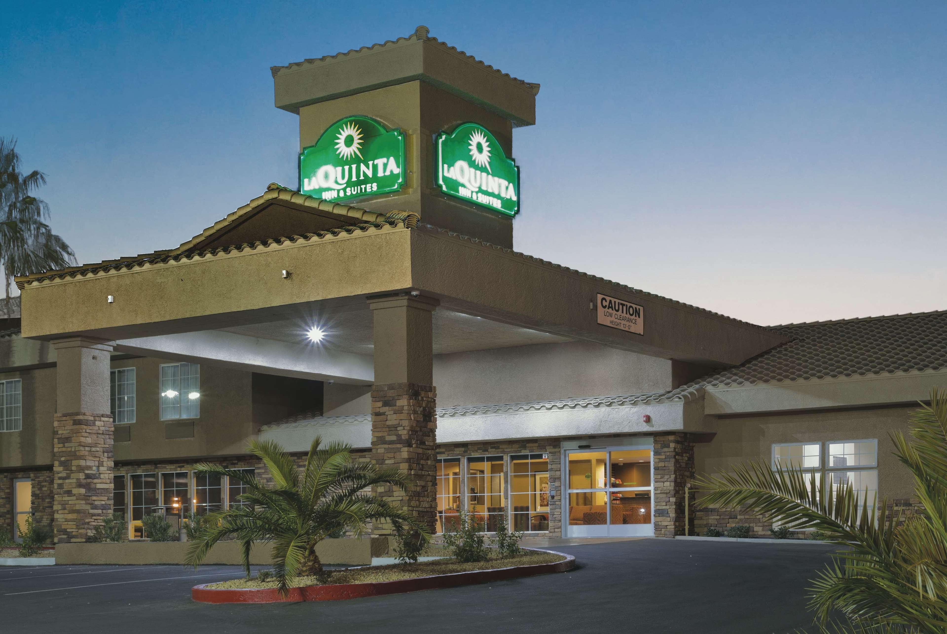 La Quinta Inn & Suites By Wyndham Lv Tropicana Stadium Las Vegas Extérieur photo