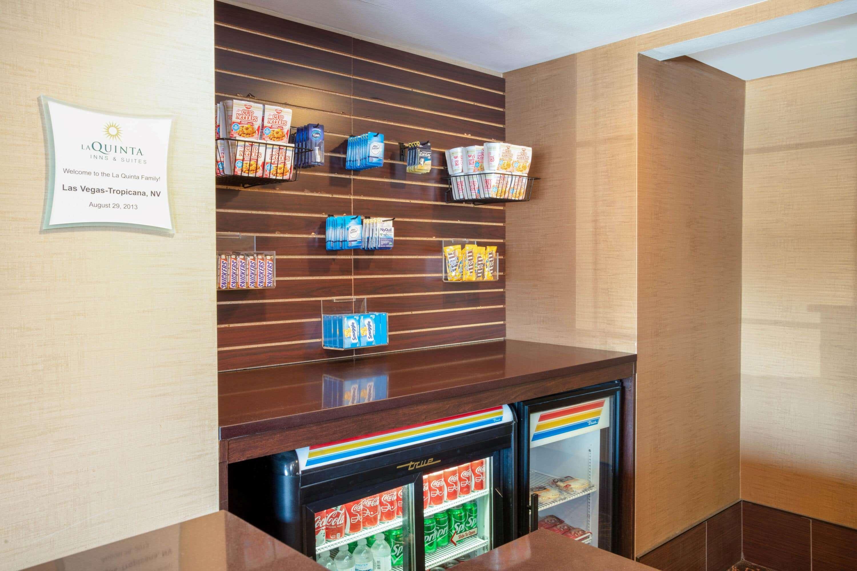 La Quinta Inn & Suites By Wyndham Lv Tropicana Stadium Las Vegas Extérieur photo