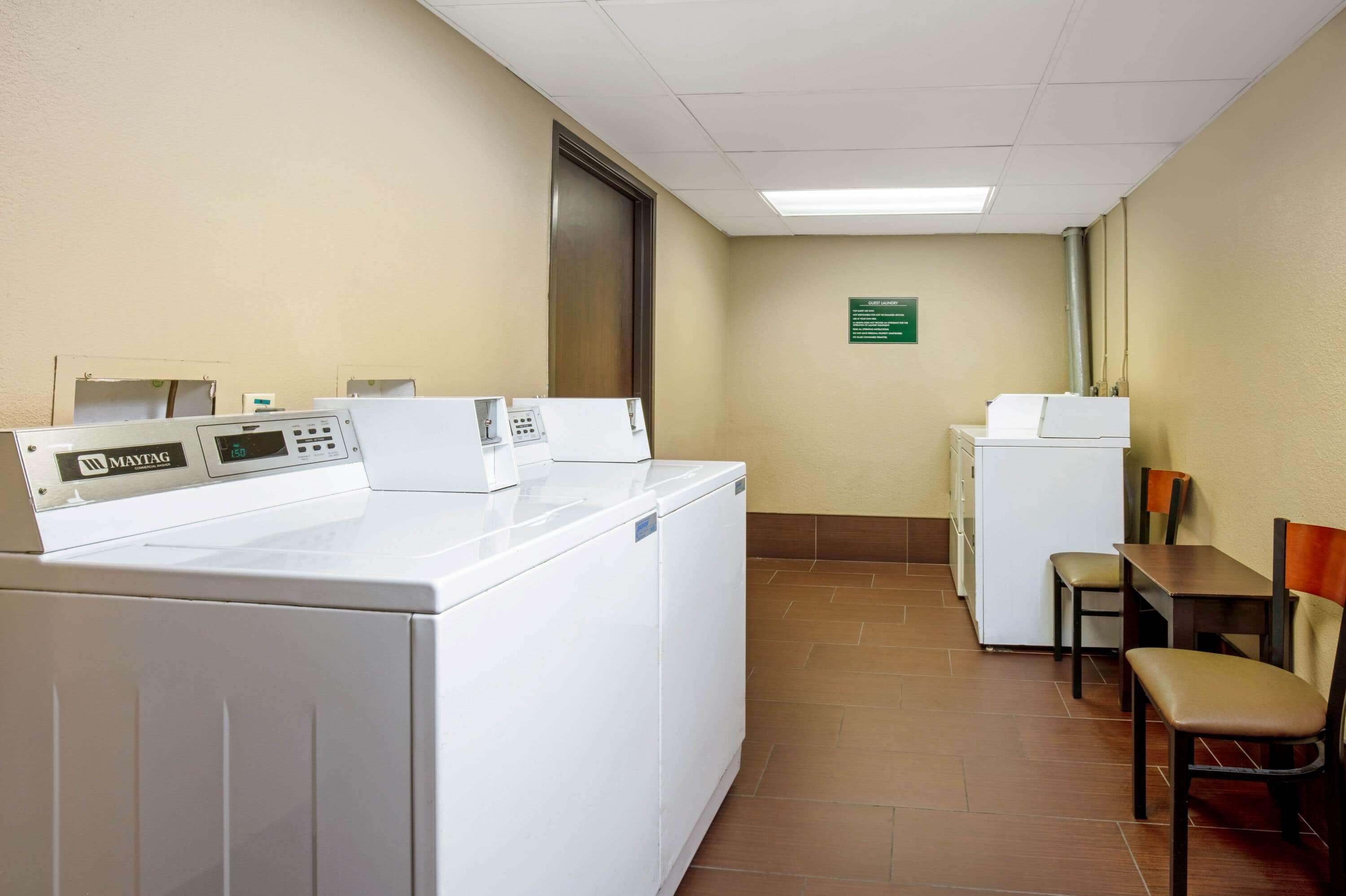 La Quinta Inn & Suites By Wyndham Lv Tropicana Stadium Las Vegas Extérieur photo
