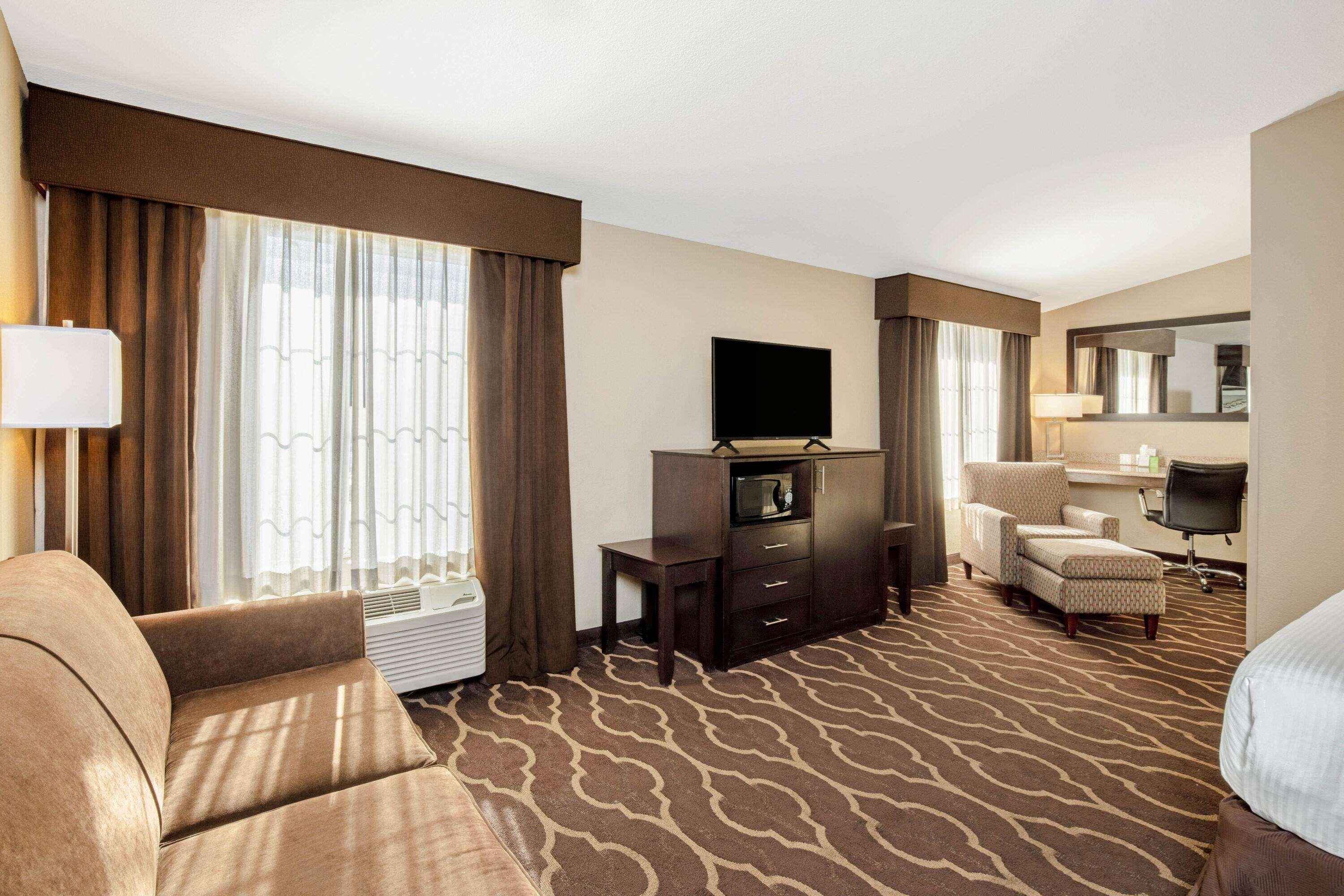 La Quinta Inn & Suites By Wyndham Lv Tropicana Stadium Las Vegas Extérieur photo