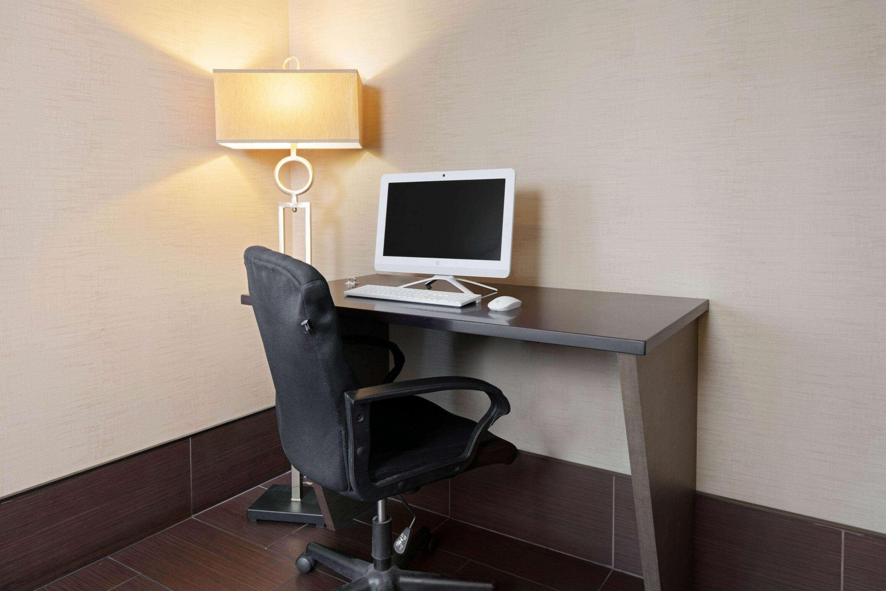 La Quinta Inn & Suites By Wyndham Lv Tropicana Stadium Las Vegas Extérieur photo