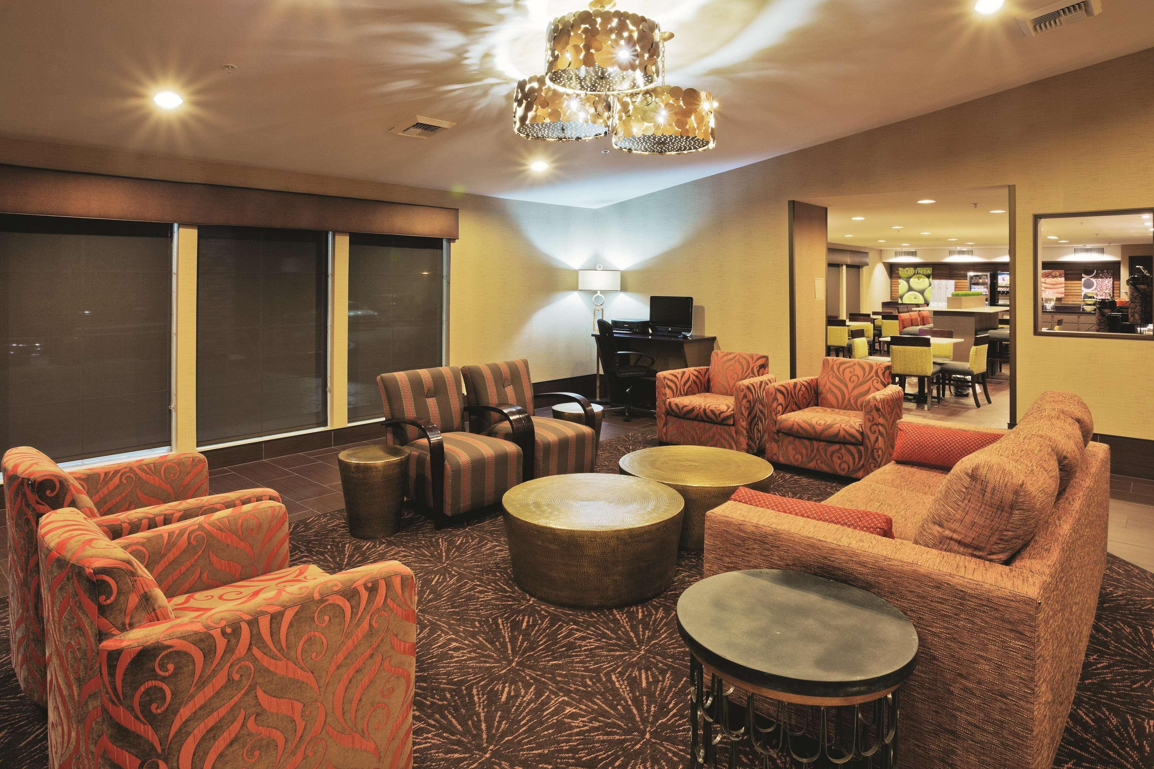 La Quinta Inn & Suites By Wyndham Lv Tropicana Stadium Las Vegas Extérieur photo