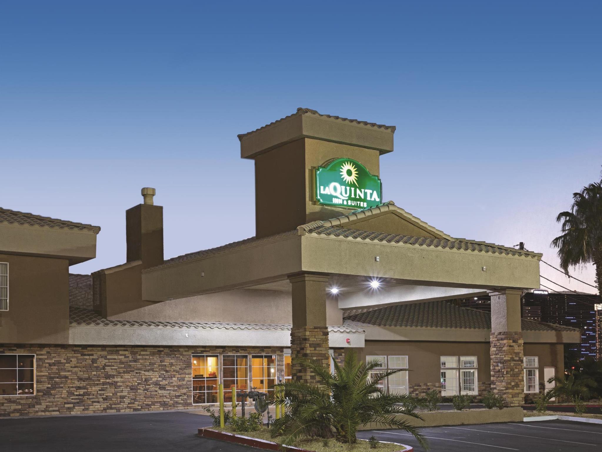 La Quinta Inn & Suites By Wyndham Lv Tropicana Stadium Las Vegas Extérieur photo