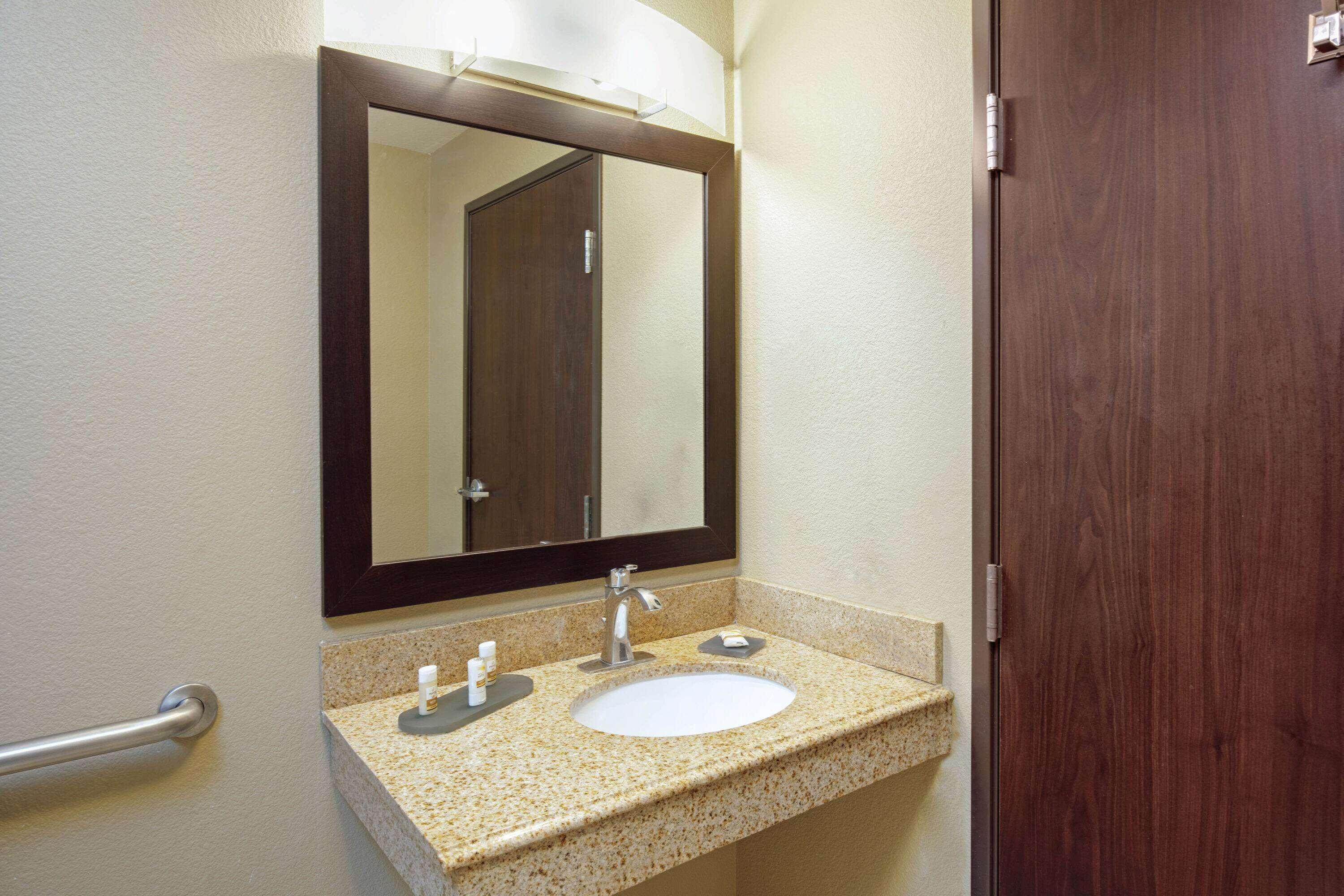 La Quinta Inn & Suites By Wyndham Lv Tropicana Stadium Las Vegas Extérieur photo