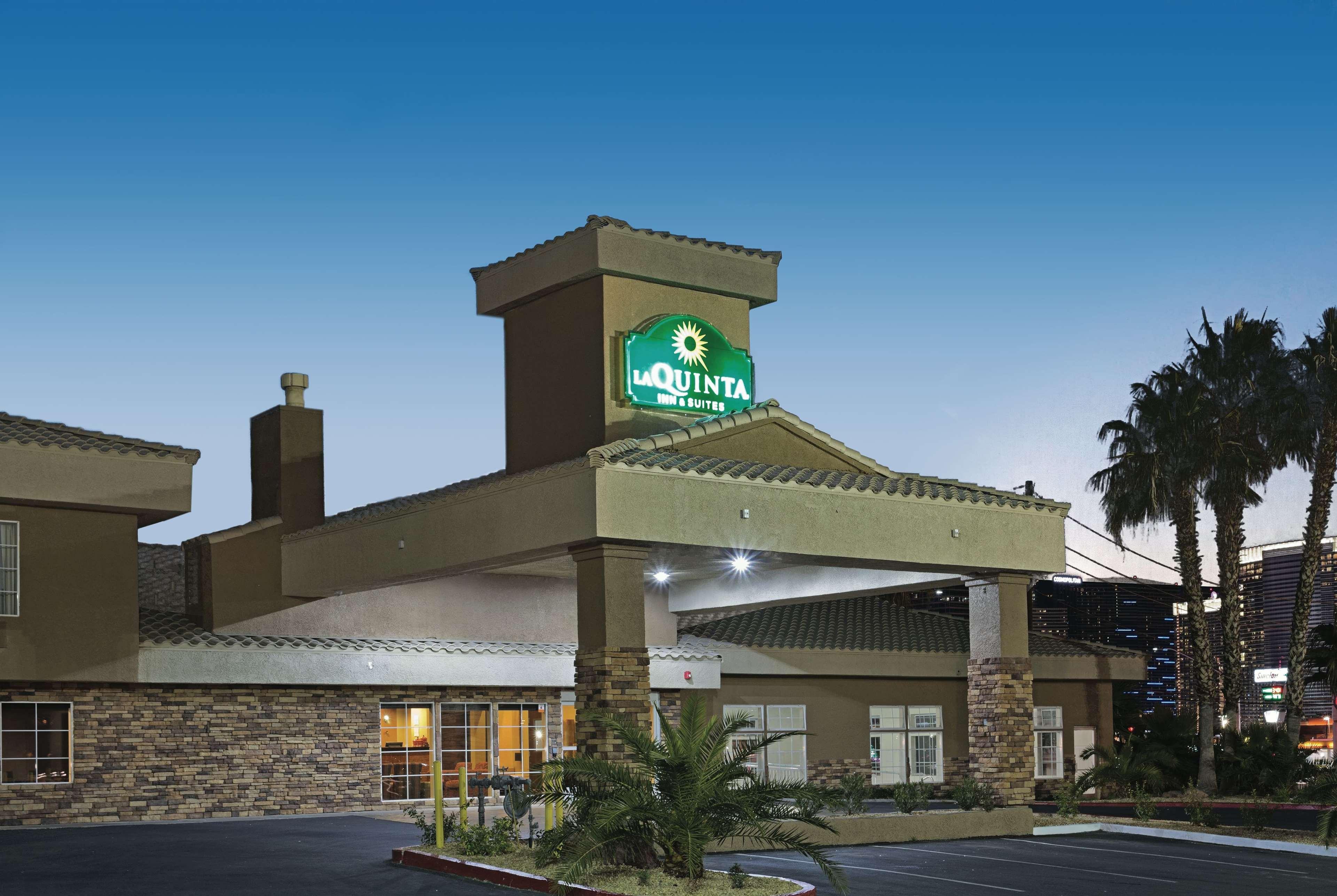 La Quinta Inn & Suites By Wyndham Lv Tropicana Stadium Las Vegas Extérieur photo