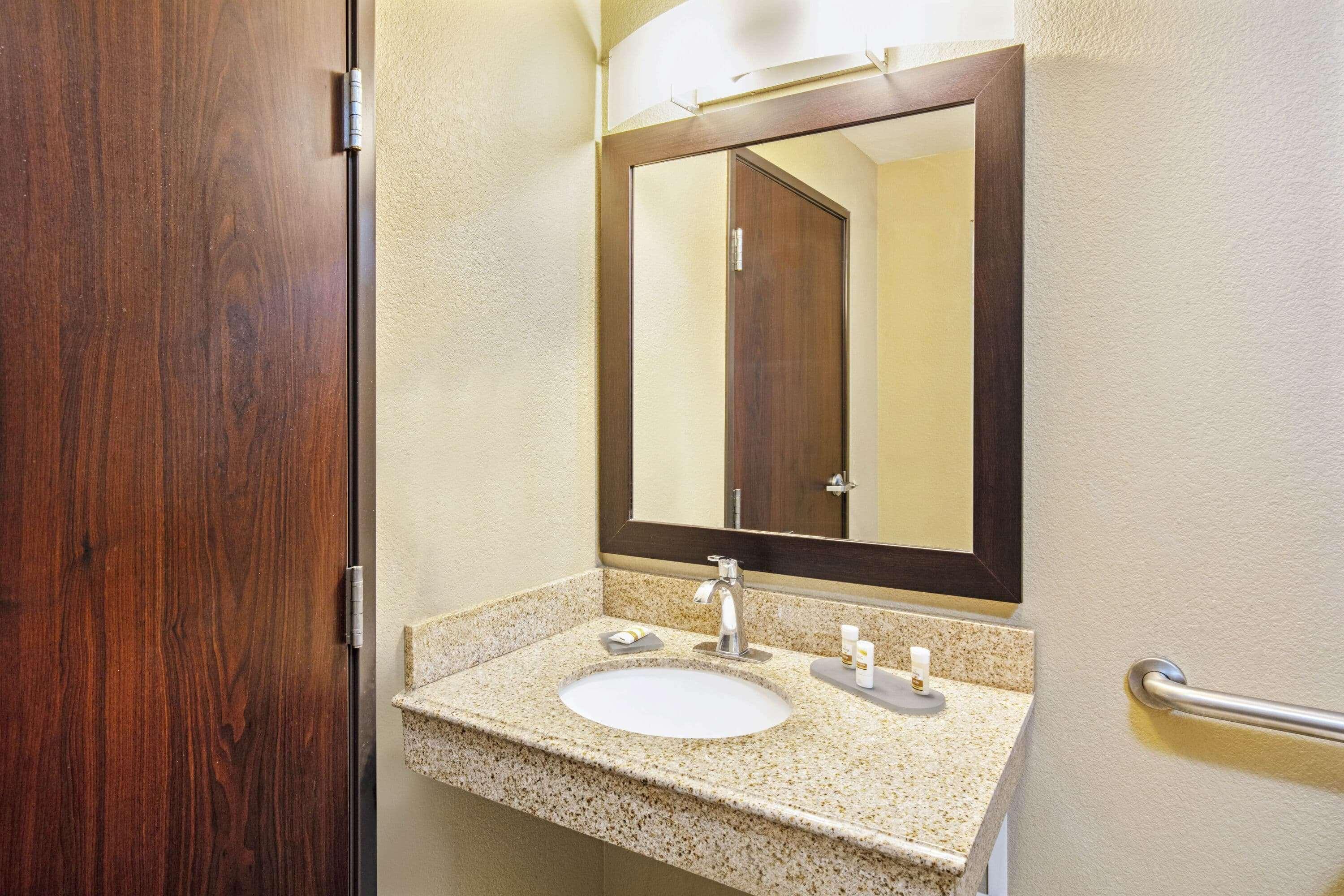 La Quinta Inn & Suites By Wyndham Lv Tropicana Stadium Las Vegas Extérieur photo
